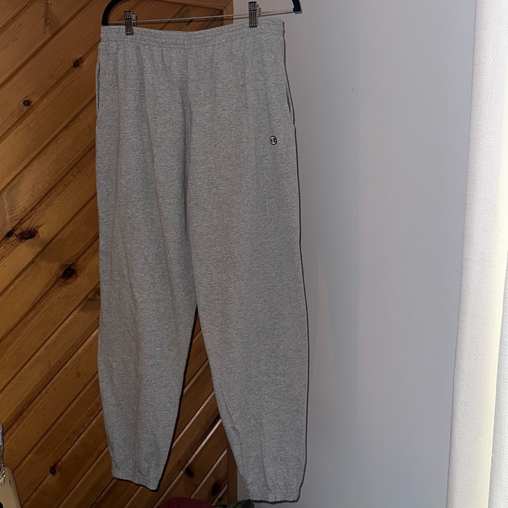 Like new men’s lightweight champion brand joggers! Size large